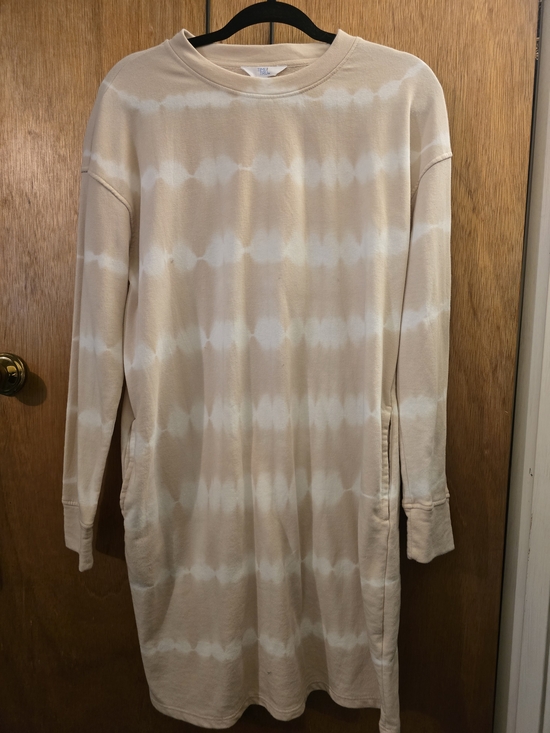 Time and Tru Dresses & Skirts - Time and Tru Beige Tie-Dye Sweatshirt Dress